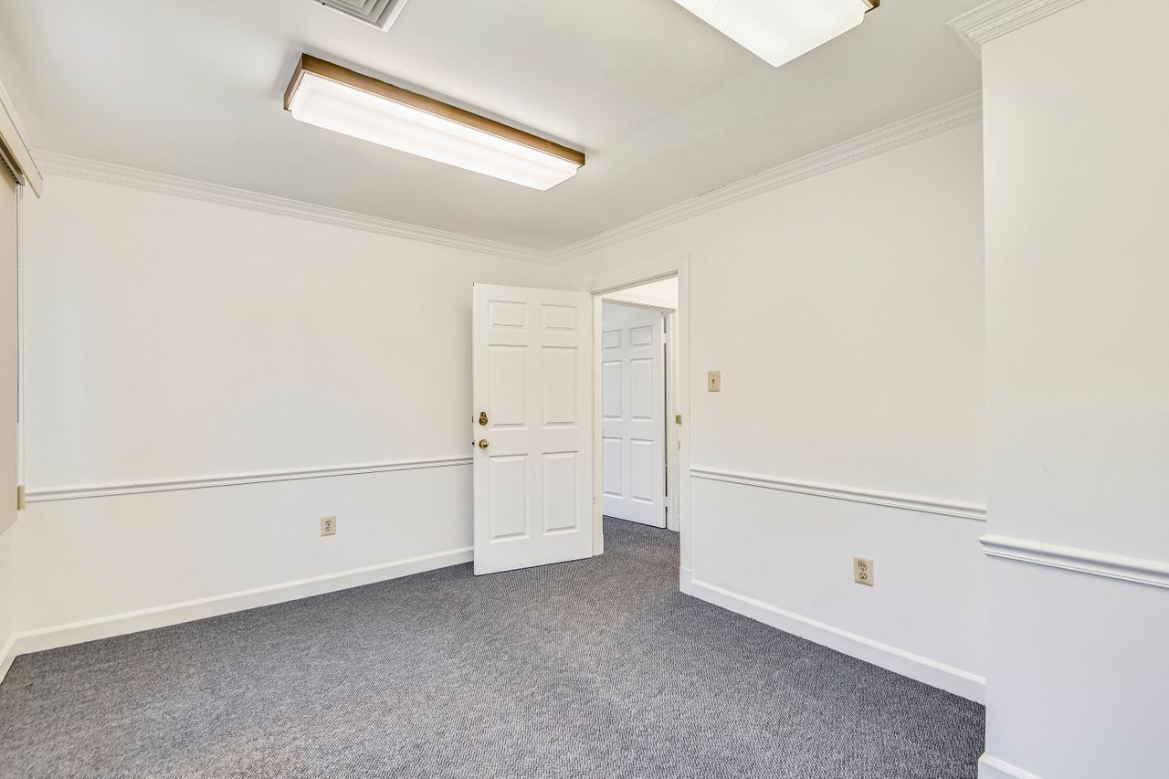 2102 Gallows Rd, Vienna, VA, 22182